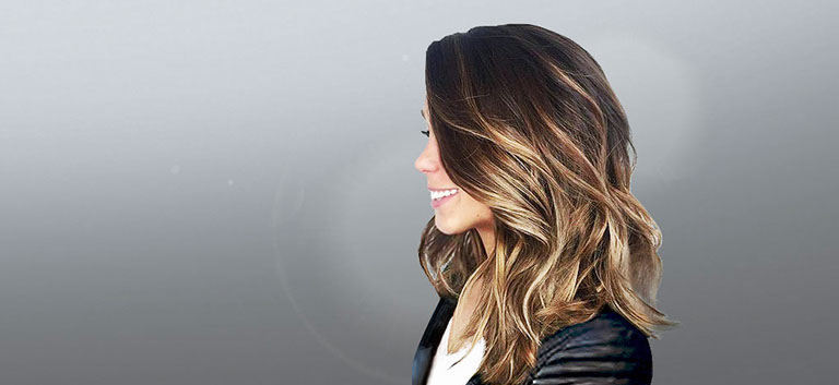 Kurzes Haar, blond und sexy Kurzhaarfrisur. Friseur Frankfurt Vis-a-Vis Frankfurt Riederwald